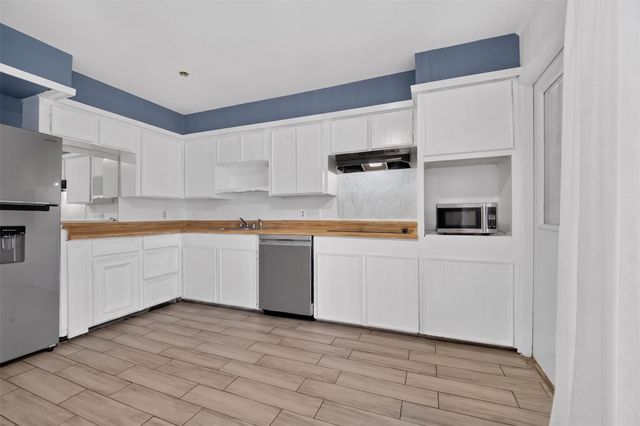 7205 Beechnut Street D, Houston, TX 77074