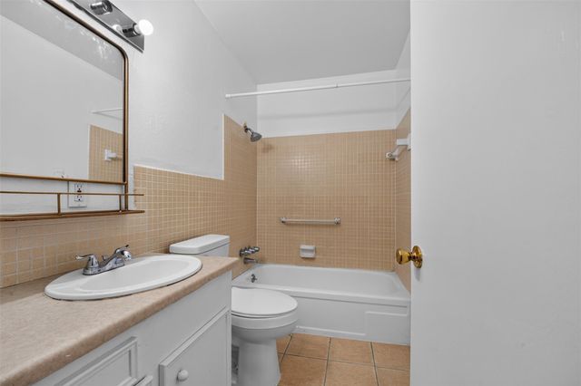 7205 Beechnut Street D, Houston, TX 77074