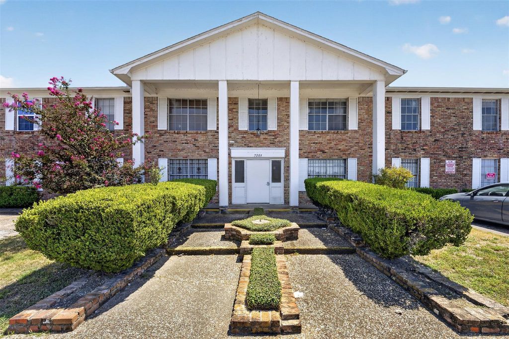 7205 Beechnut Street D, Houston, TX 77074
