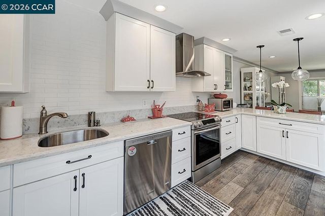 1124 Oakmont Dr 2, Walnut Creek, CA 94595