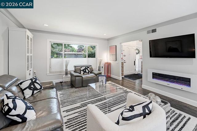 1124 Oakmont Dr 2, Walnut Creek, CA 94595