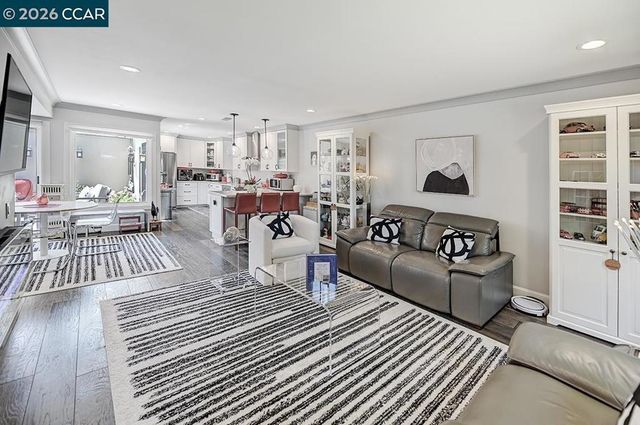 1124 Oakmont Dr 2, Walnut Creek, CA 94595