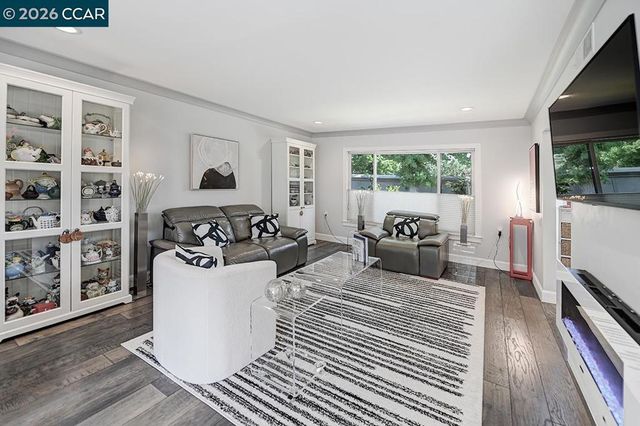 1124 Oakmont Dr 2, Walnut Creek, CA 94595