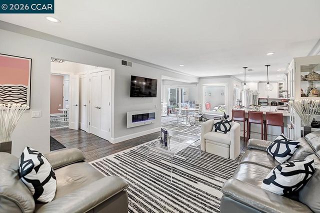 1124 Oakmont Dr 2, Walnut Creek, CA 94595