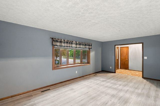 2924 S Chambery Avenue, Springfield, MO 65804