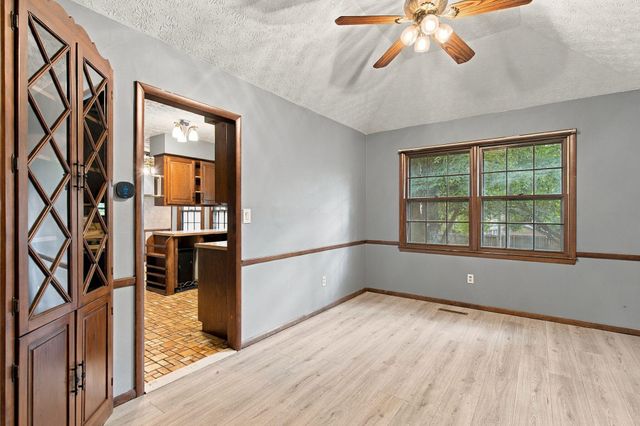2924 S Chambery Avenue, Springfield, MO 65804