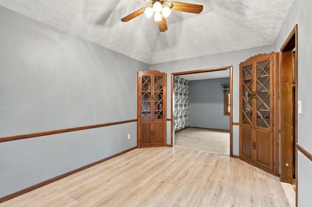 2924 S Chambery Avenue, Springfield, MO 65804