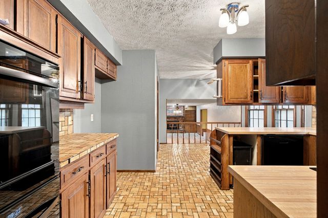 2924 S Chambery Avenue, Springfield, MO 65804