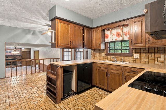2924 S Chambery Avenue, Springfield, MO 65804