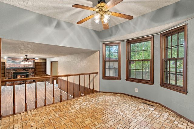2924 S Chambery Avenue, Springfield, MO 65804