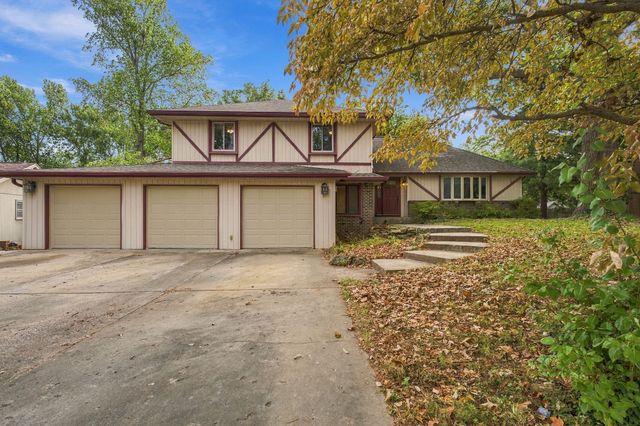 2924 S Chambery Avenue, Springfield, MO 65804