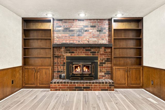 2924 S Chambery Avenue, Springfield, MO 65804
