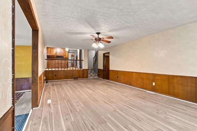 2924 S Chambery Avenue, Springfield, MO 65804