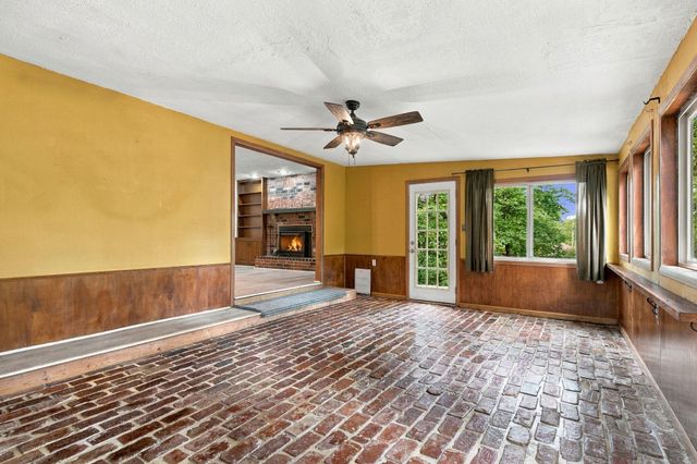 2924 S Chambery Avenue, Springfield, MO 65804