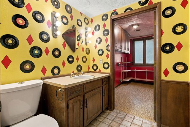 2924 S Chambery Avenue, Springfield, MO 65804