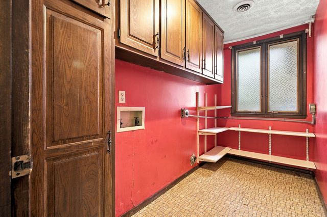 2924 S Chambery Avenue, Springfield, MO 65804