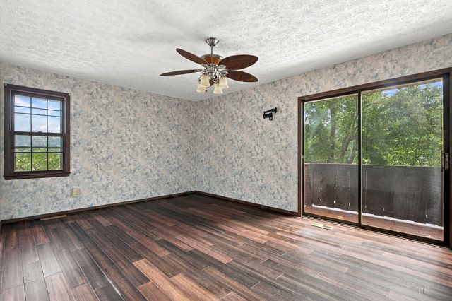 2924 S Chambery Avenue, Springfield, MO 65804
