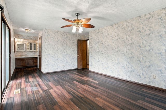 2924 S Chambery Avenue, Springfield, MO 65804