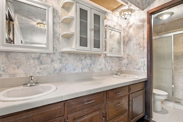 2924 S Chambery Avenue, Springfield, MO 65804