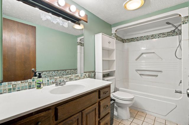 2924 S Chambery Avenue, Springfield, MO 65804