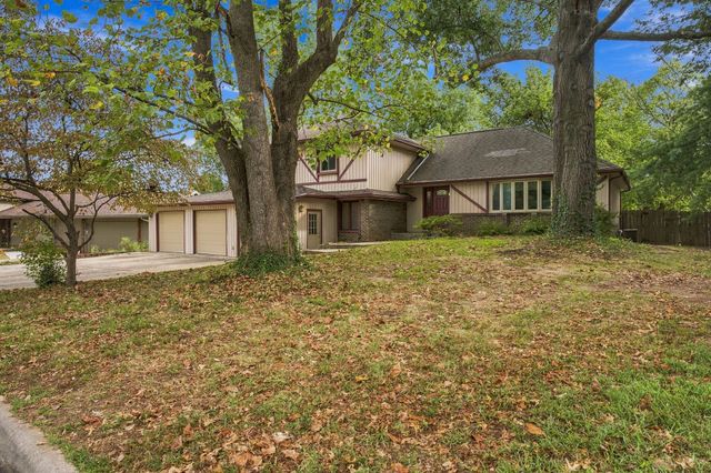 2924 S Chambery Avenue, Springfield, MO 65804