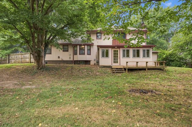 2924 S Chambery Avenue, Springfield, MO 65804