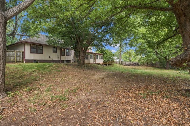 2924 S Chambery Avenue, Springfield, MO 65804