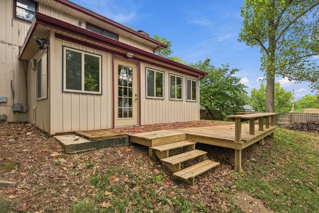 2924 S Chambery Avenue, Springfield, MO 65804
