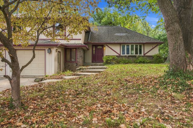 2924 S Chambery Avenue, Springfield, MO 65804
