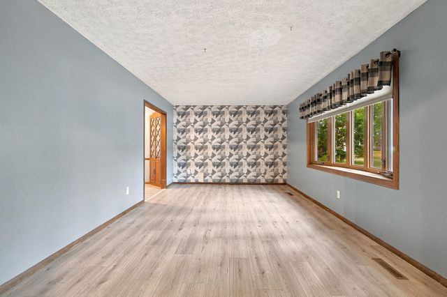 2924 S Chambery Avenue, Springfield, MO 65804