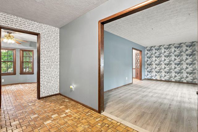 2924 S Chambery Avenue, Springfield, MO 65804