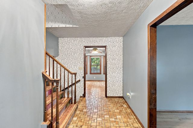 2924 S Chambery Avenue, Springfield, MO 65804