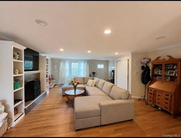 7 Bay Street, Center Moriches, NY 11934