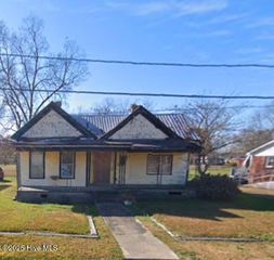 212 N West Avenue, Oak City, NC 27857