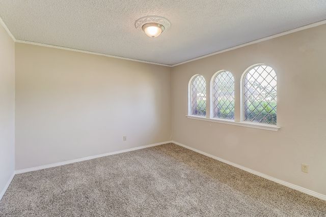 1021 Shadywood Lane, Desoto, TX 75115