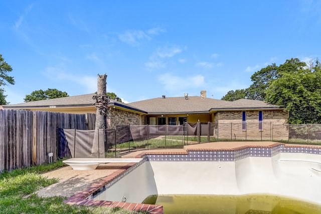 1021 Shadywood Lane, Desoto, TX 75115