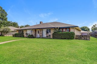 1021 Shadywood Lane, Desoto, TX 75115
