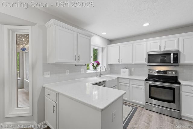 7829 Hillside Lakes Drive, Hamburg Township, MI 48116