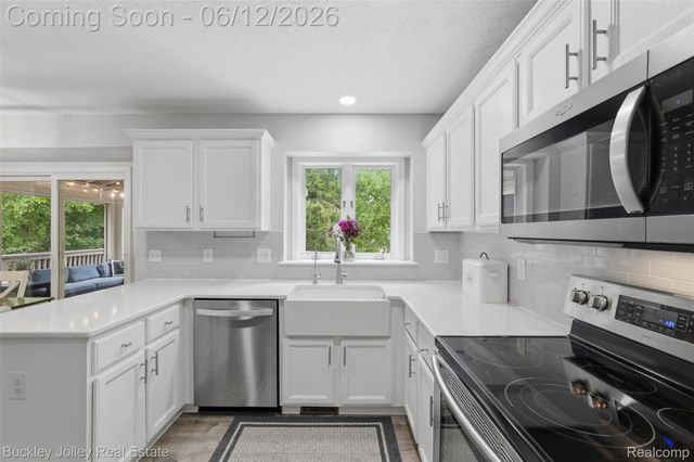 7829 Hillside Lakes Drive, Hamburg Township, MI 48116
