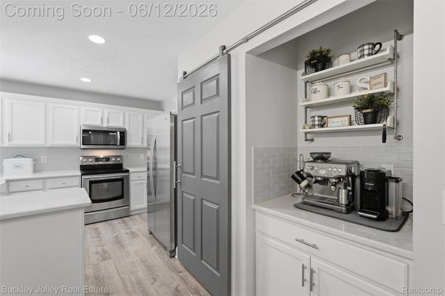 7829 Hillside Lakes Drive, Hamburg Township, MI 48116