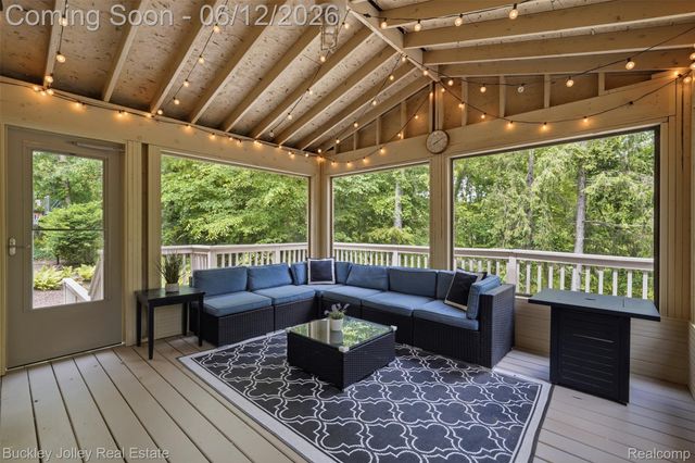 7829 Hillside Lakes Drive, Hamburg Township, MI 48116