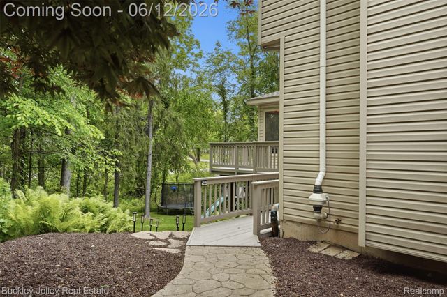 7829 Hillside Lakes Drive, Hamburg Township, MI 48116