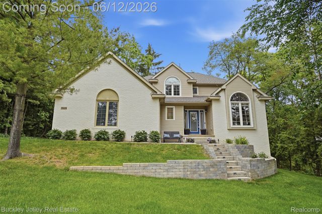 7829 Hillside Lakes Drive, Hamburg Township, MI 48116
