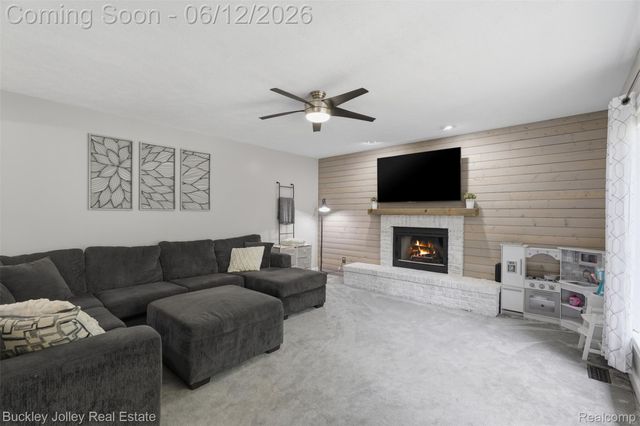 7829 Hillside Lakes Drive, Hamburg Township, MI 48116