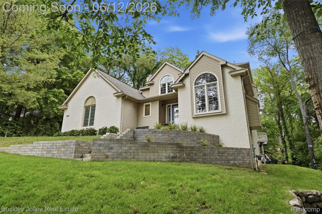 7829 Hillside Lakes Drive, Hamburg Township, MI 48116