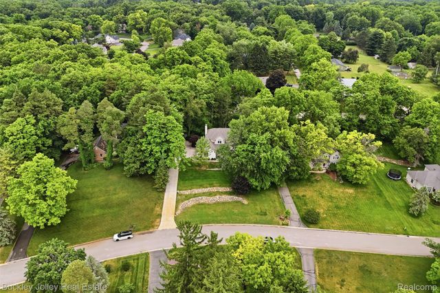 7829 Hillside Lakes Drive, Hamburg Township, MI 48116