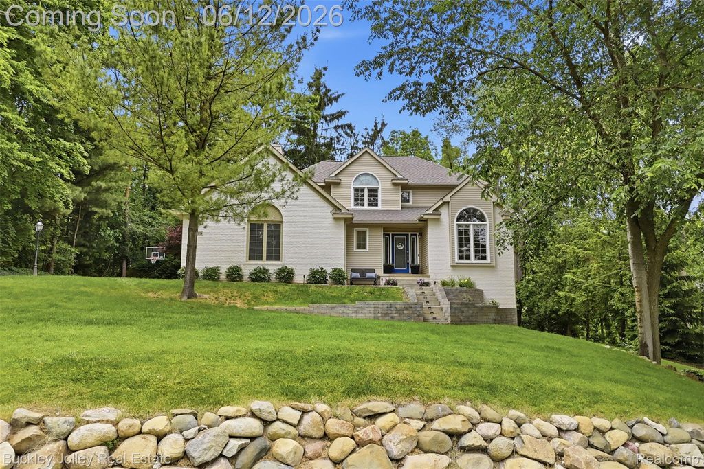 7829 Hillside Lakes Drive, Hamburg Township, MI 48116