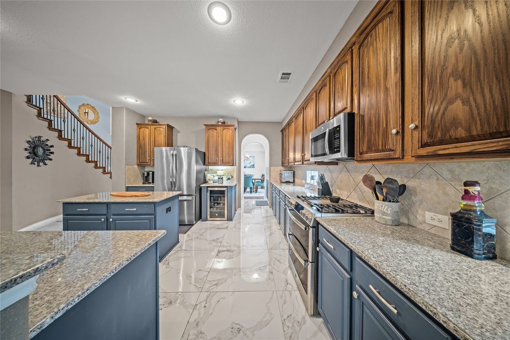 Image 14 of property listing at 656 Memorial Hill Way, Murphy, TX 75094