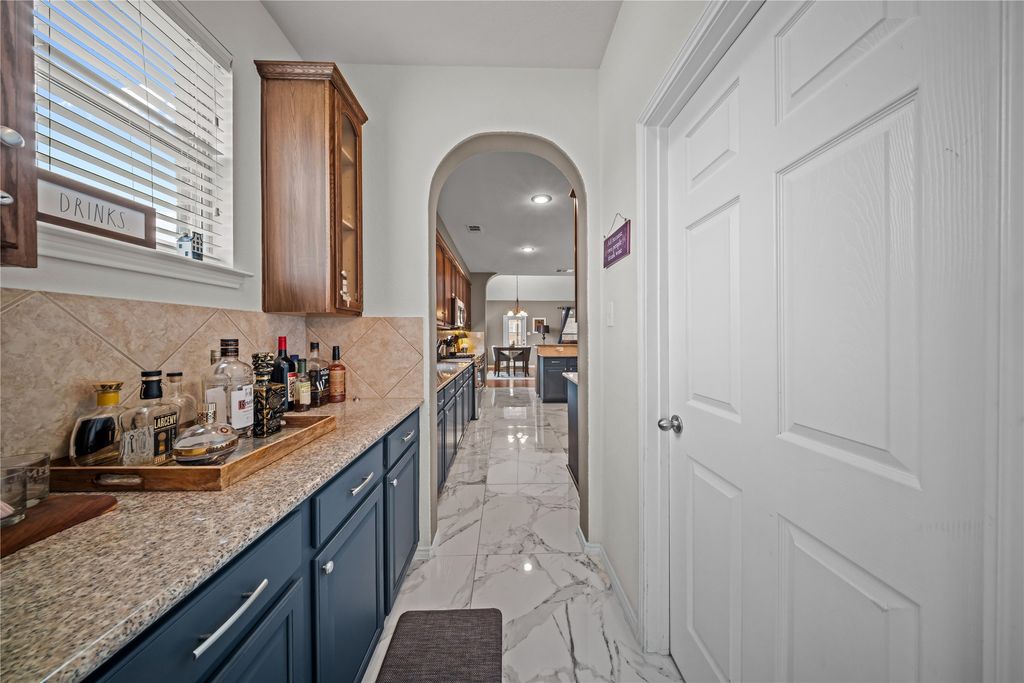 Image 18 of property listing at 656 Memorial Hill Way, Murphy, TX 75094