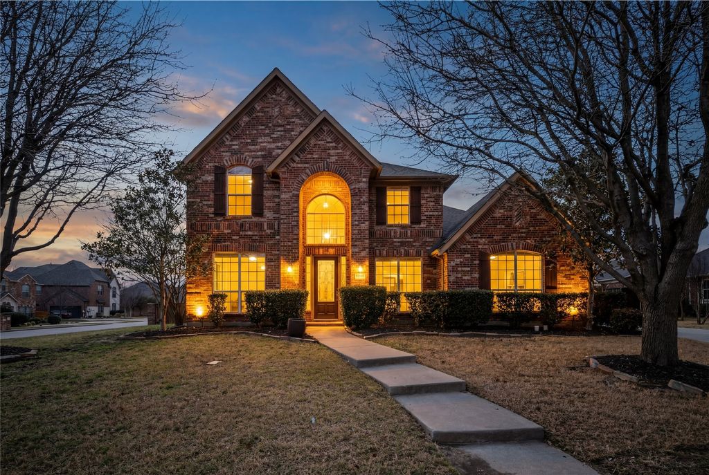Image 2 of property listing at 656 Memorial Hill Way, Murphy, TX 75094